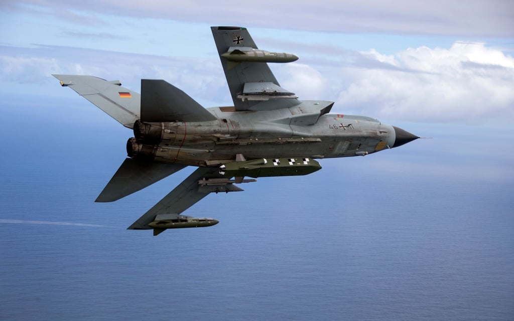 Ein Tornado-Kampfjet der Bundeswehr ist mit einem Marschflugkörper Taurus bestückt. Liefert Deutschland die Waffen an die Ukraine?