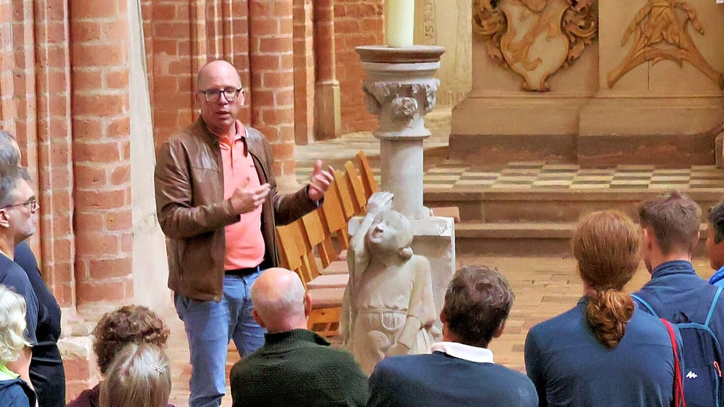 Es ist immer interessant, den Dom in Havelberg zu entdecken, hier mit Pfarrer Teja Begrich.