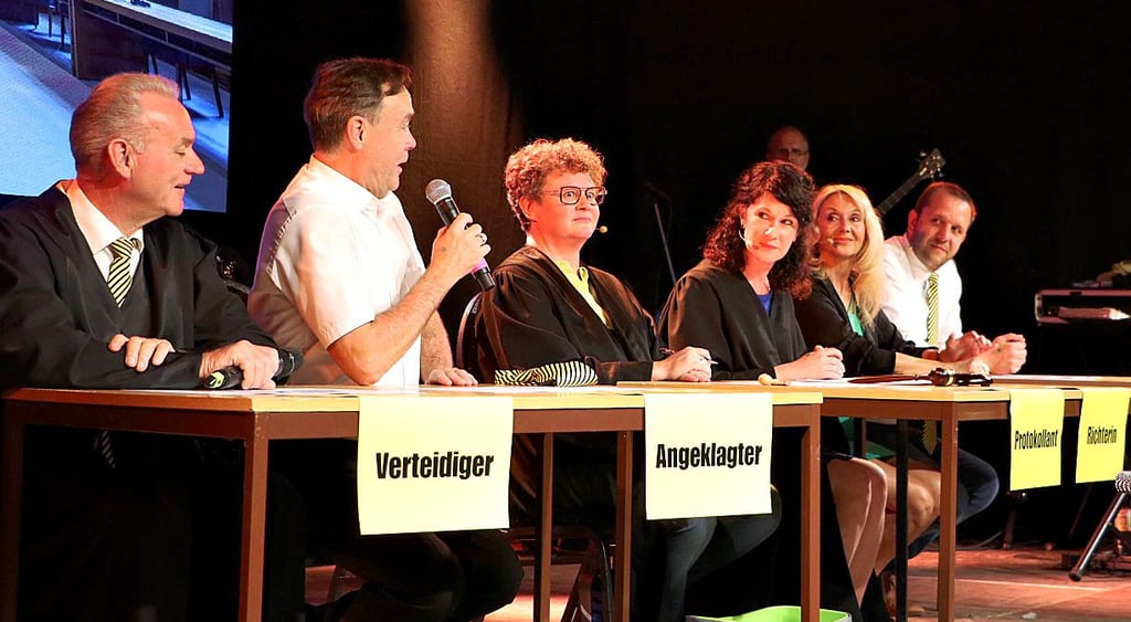 Der Angeklagte, Michael Jahn, setzt sich gegen die Anschuldigungen wegen der angeblichen Vorfälle beim Weinfest zur Wehr.