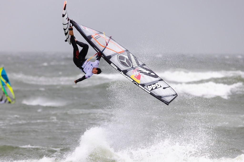 Auf solche Sprünge wie beim Windsurf Worldcup vor Sylt muss Philip Köster nach einer Fußoperation erst mal verzichten.