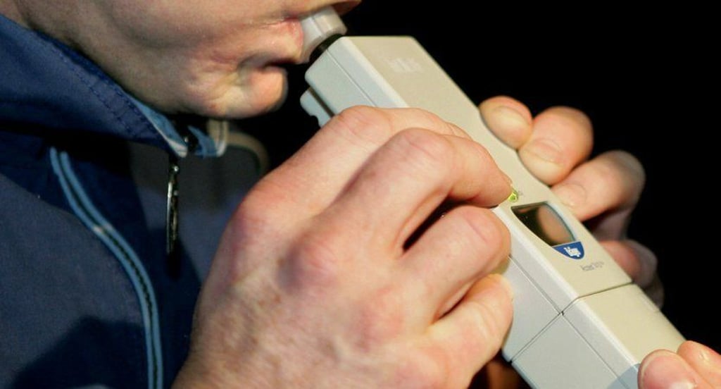 Bei einem Autofahrer wurde in Zeitz bei einer Polizeikontrolle ein Alkoholtest durchgeführt.