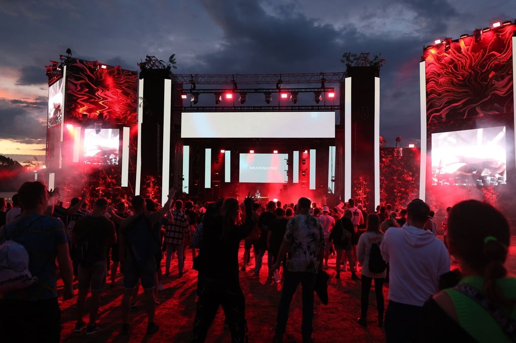 DJ „Massano“ tritt auf an der Bleilochtalsperre beim „SonneMondSterne“ Festival.