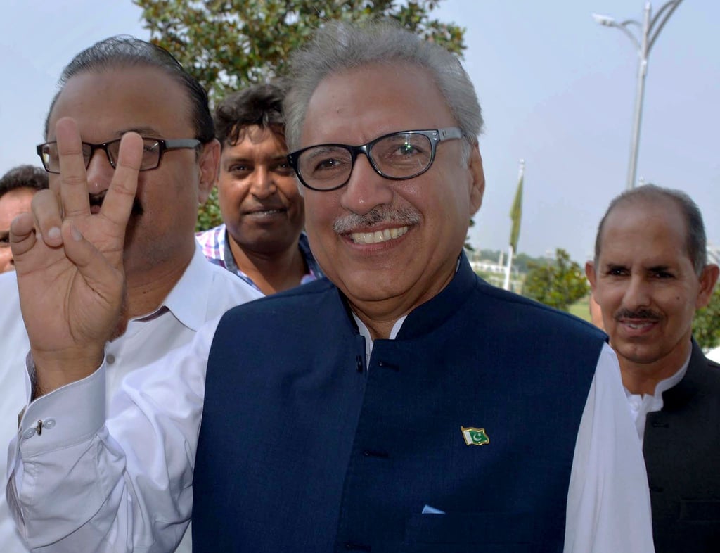 Unterzeichnete am Samstag die Ernennung von Anwarul Haq Kakar: der pakistanische Präsident Arif Alvi.