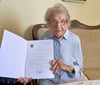 Eva Wiederhold hat zu ihrem 100. Geburtstag unter anderem einen Gruß vom Ministerpräsidenten erhalten. Und viel Besuch von Freunden und Familie. 