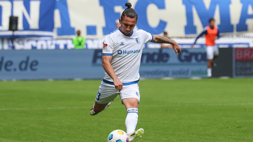 Baris Atik, der Lautsprecher des 1. FC Magdeburg. Er und seine Mannschaft bereiten sich auf das DFB-Pokalspiel gegen den SSV Jahn Regensburg vor.