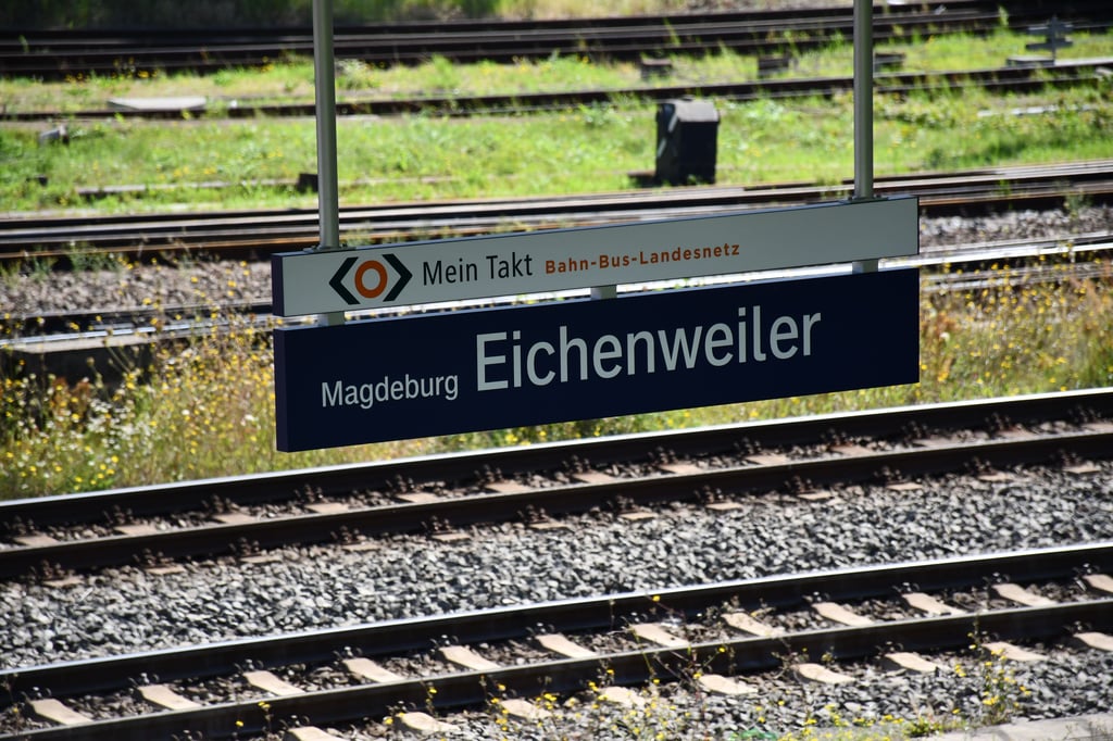 Die Deutsche Bahn saniert den Haltepunkt Magdeburg-Eichenweiler.