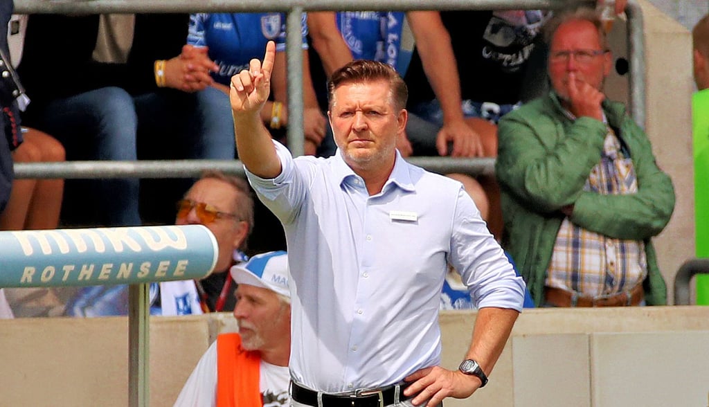 Betreut heute Abend im Auswärtsspiel beim SSV Jahn Regensburg sein viertes DFB-Pokalspiel als Trainer: Christian Titz, Chefcoach des 1. FC Magdeburg.