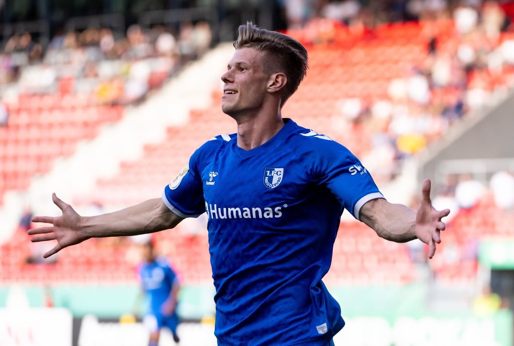 Luca Schuler von Magdeburg jubelt über sein Tor zum 0:1.