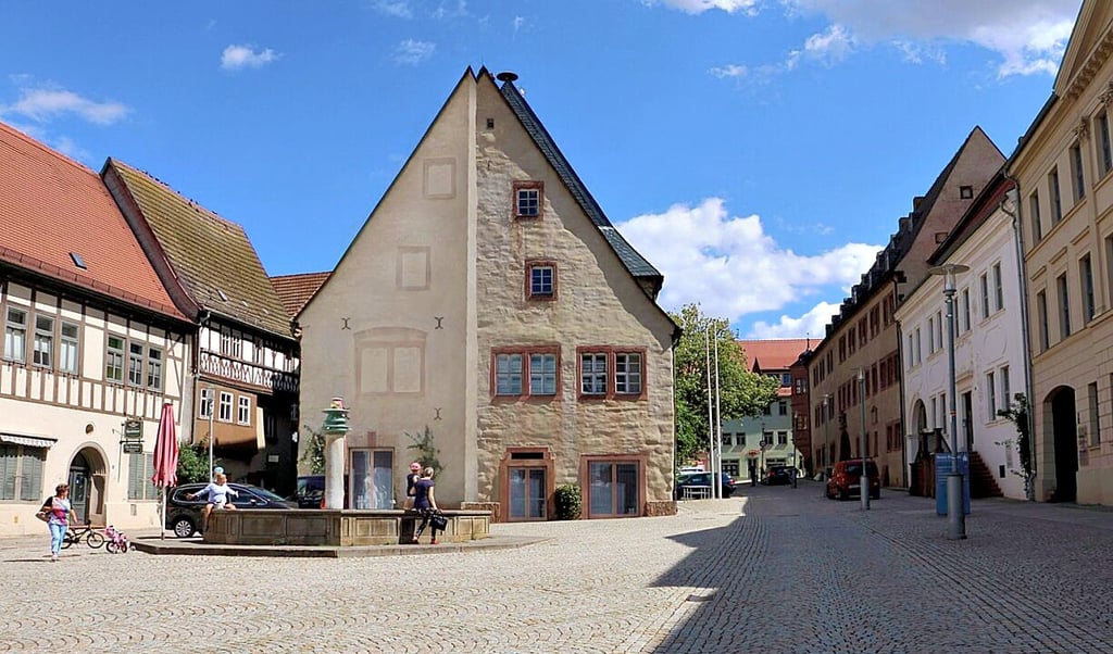 Der neue Anbau mit dem Fahrstuhl soll an der Westfassade des Rathauses entstehen. Seine genaue Gestaltung ist aber noch offen.