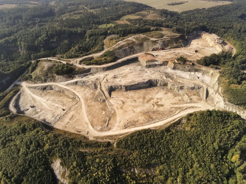 Symbolfoto - Der Tagebau für den derzeitigen Gipsabbau der Firma Knauf befindet sich auf thüringischer Seite.