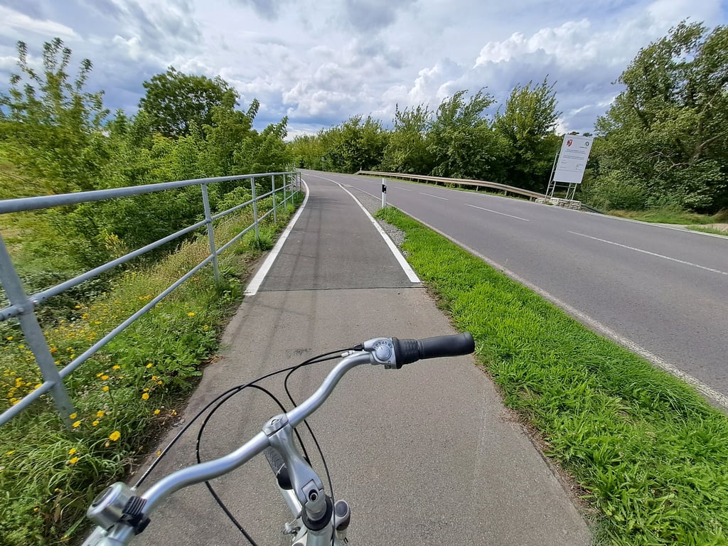 Ab hier fängt der neue Radweg in Richtung Nienhagen an.