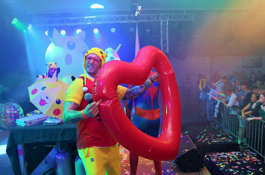 „Venga Venga“ hat vom späten Samstagabend bis in den Sonntag hinein im großen Festzelt in Jessen für ausgelassene Stimmung gesorgt.