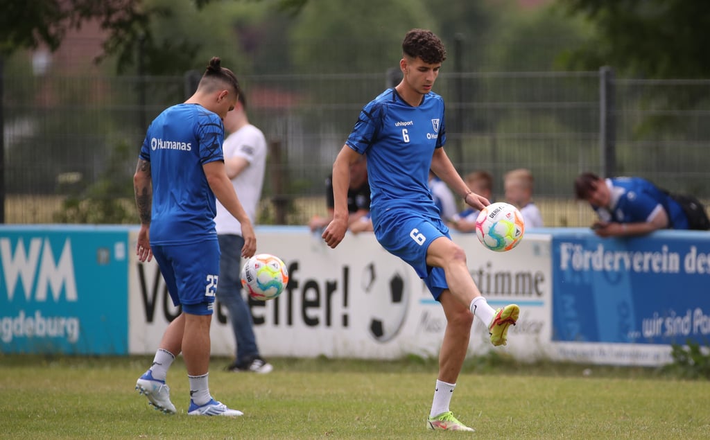 Daniel Elfadli (r.) könnte in die höchste deutsche Liga wechseln.