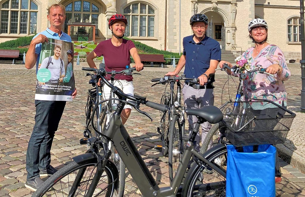 Auch die Stadtverwaltung, hier mit Jens Meißner (von links), Julia Tarlatt, Markus Senze und Kerstin Schmidt, beteiligt sich mit mehreren Teams an der Klimaschutz-Initiative „Stadtradeln“.