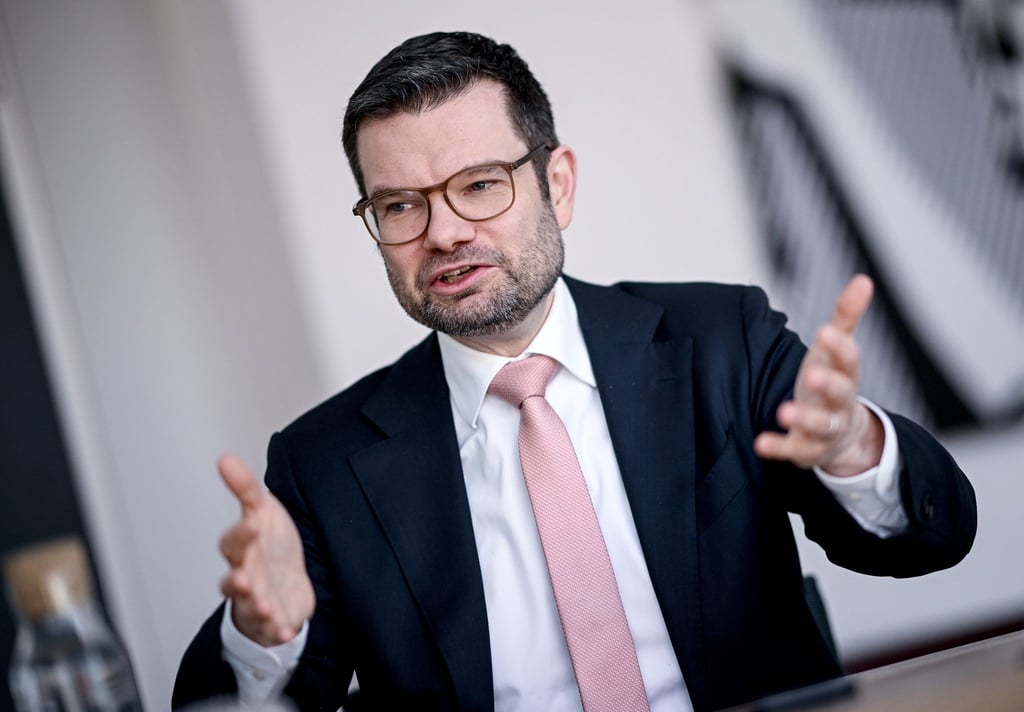Laut Bundesjustizminister Marco Buschmann soll eine Reform die Benachteiligung von Deutschen beim Namensrecht beenden.