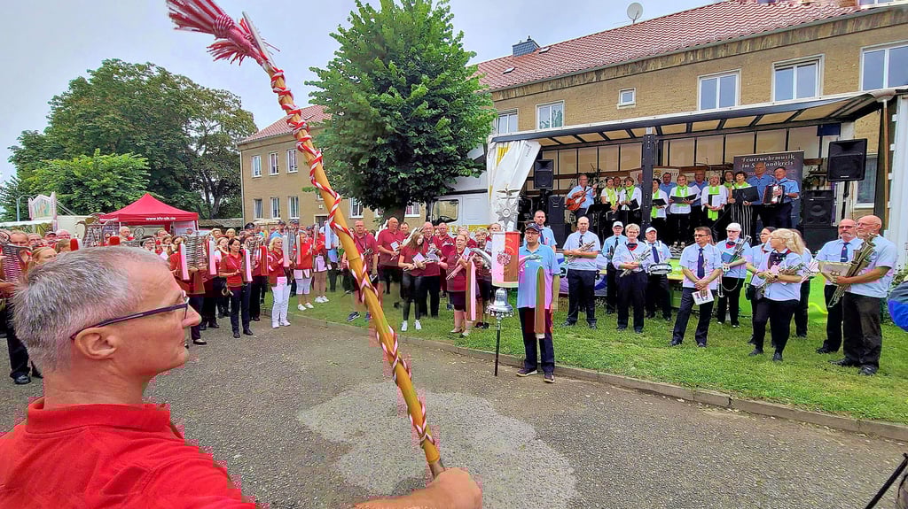 Das vierte Kreismusikfest des Kreisfeuerwehrverbandes wurde anlässlich des 140-jährigen Bestehens der Ortsfeuerwehr in Cochstedt ausgerichtet.