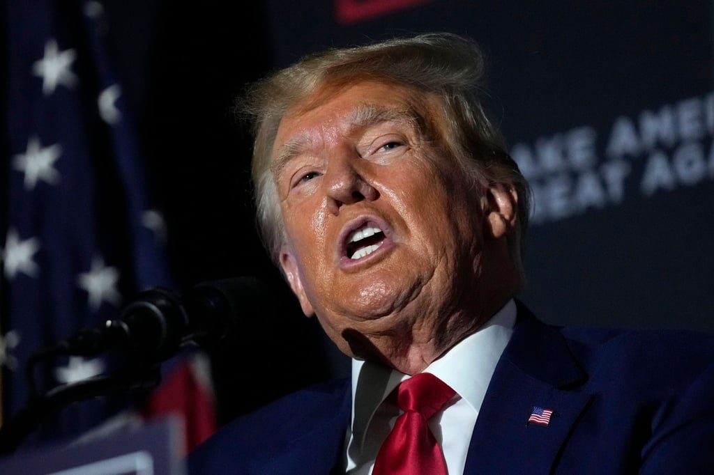 Der ehemalige US-Präsident Donald Trump wird wegen versuchter Wahlbeeinflussung angeklagt.