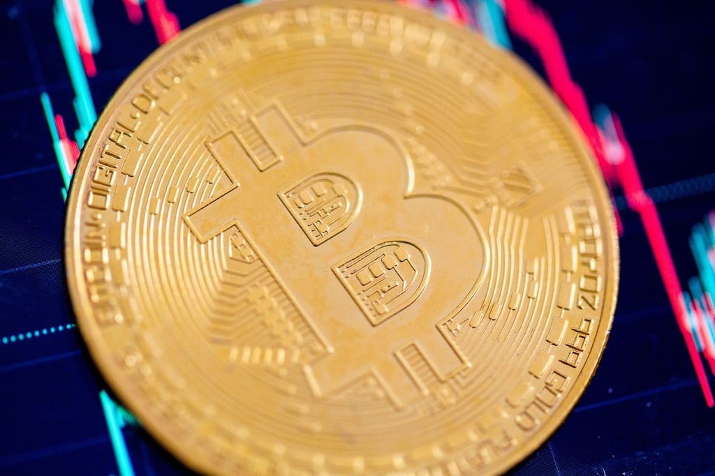 Einer Umfrage des Digitalverbands Bitkom zufolge denkt jeder dritte Bewohner ab 16 Jahren hierzulande darüber nach, in Kryptowährungen zu investieren.