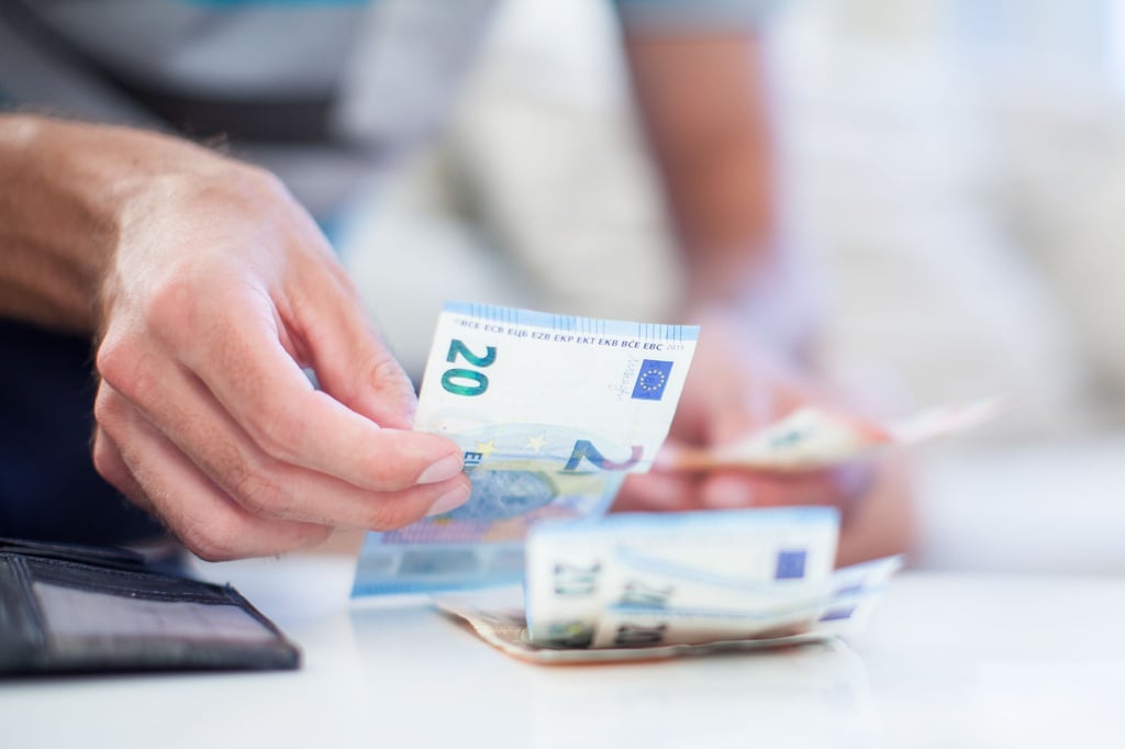 Damit es am Monatsende nicht knapp wird: Für die Fortzahlung einer Waisenrente sollte die Lücke zwischen Schulabschluss und Ausbildungsbeginn nicht mehr als vier Monate betragen.