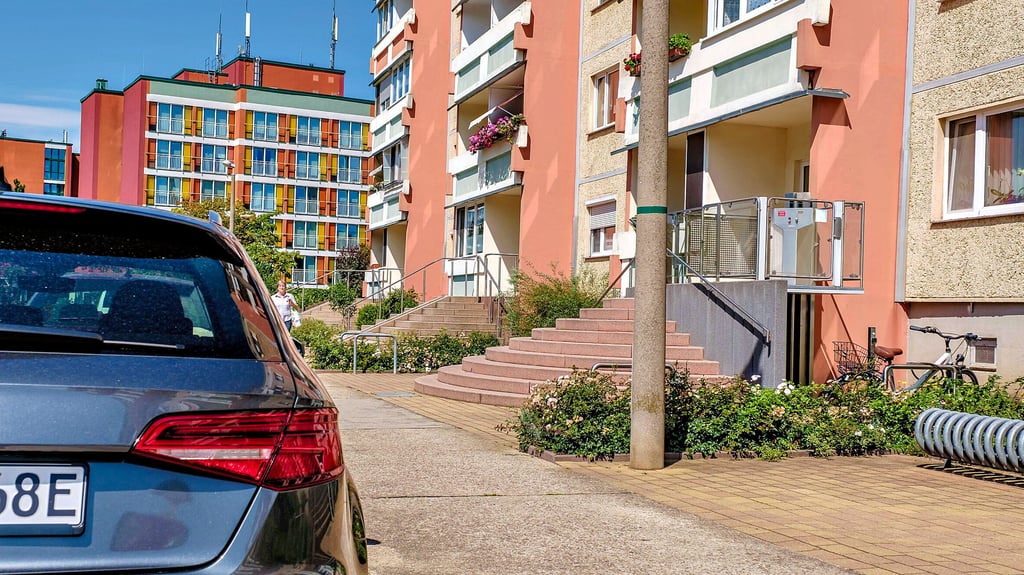 Elektro-Fahrzeuge sind noch eher selten in Wittenberg. Das trifft auch auf Anträge für Lademöglichkeiten in Wohngebieten zu.