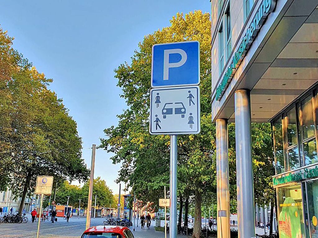 Ein Carsharing-Parkplatz in der Magdeburger Innenstadt.