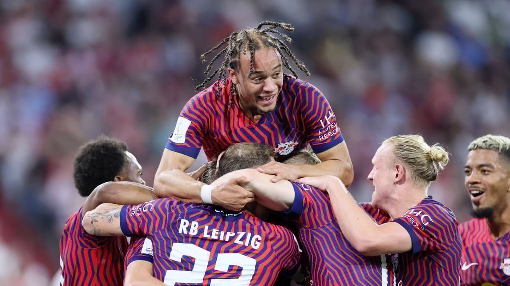 Oben auf: Xavi Simons bei RB Leipzig.