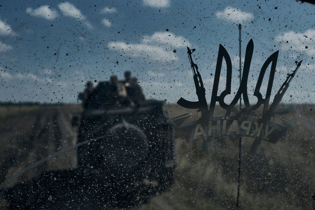 Ukrainische Soldaten in der Nähe von Bachmut an der Frontlinie.
