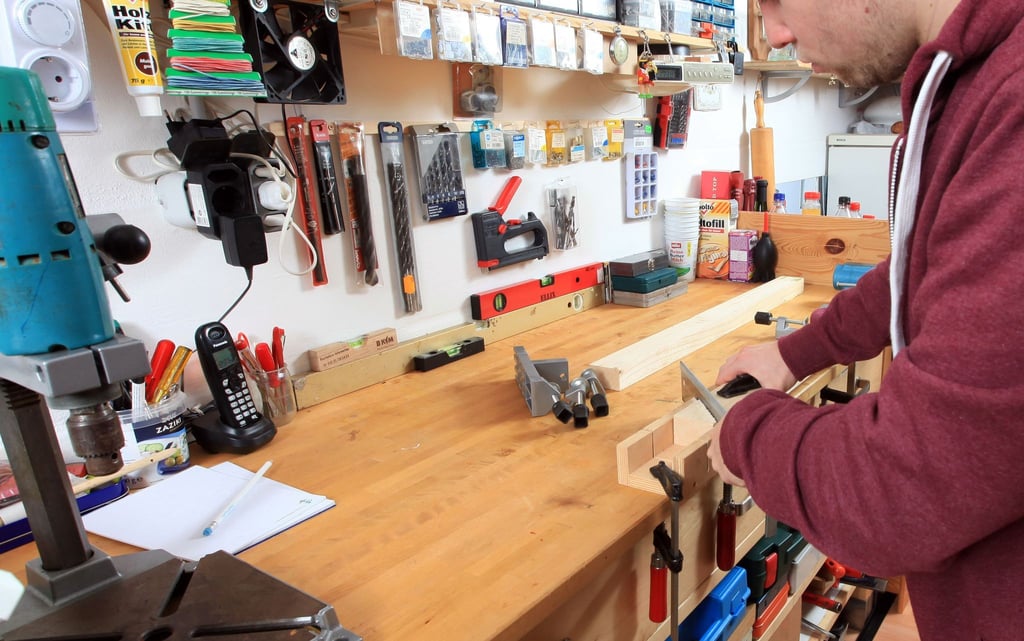 Damit das Basteln in einer Hobbywerkstatt Freude macht, sollte von der kleinsten Schraube bis zur größten Maschine alles seinen sicheren Platz haben.