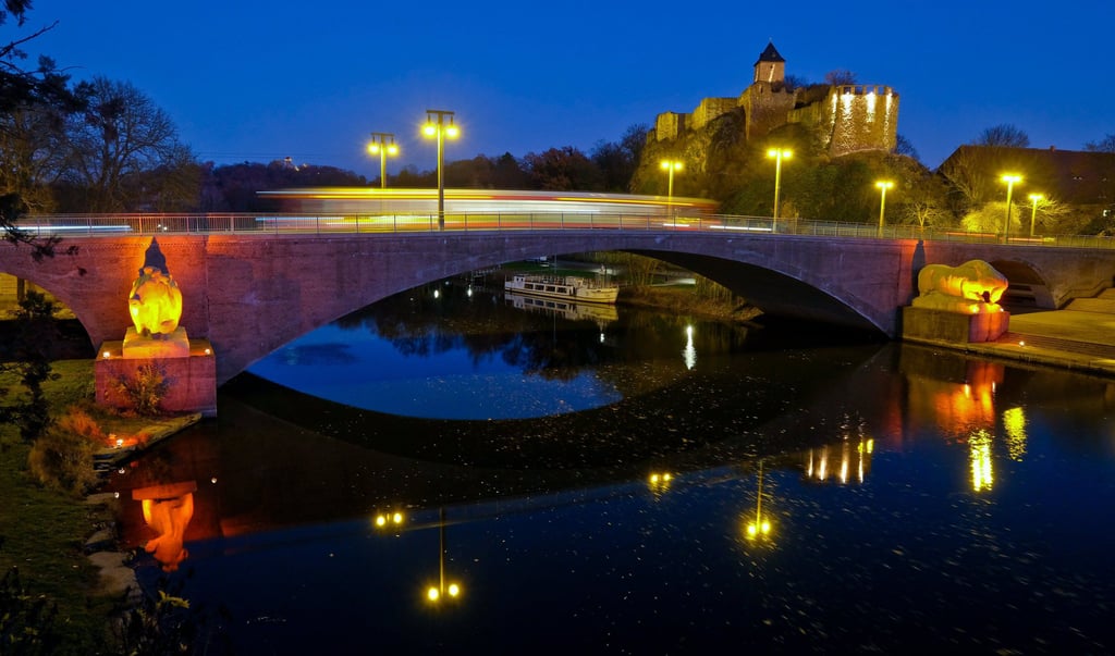 Ein nächtlicher Sprung von der Giebichensteinbrücke in Halle kann tödlich enden.
