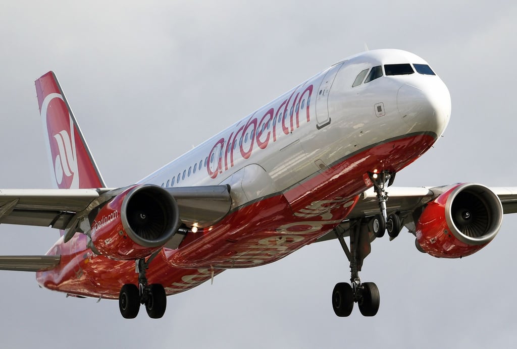 Ein Air Berlin-Flieger befindet sich im Landeanflug auf den damals noch betriebenen Flughafen Berlin-Tegel.