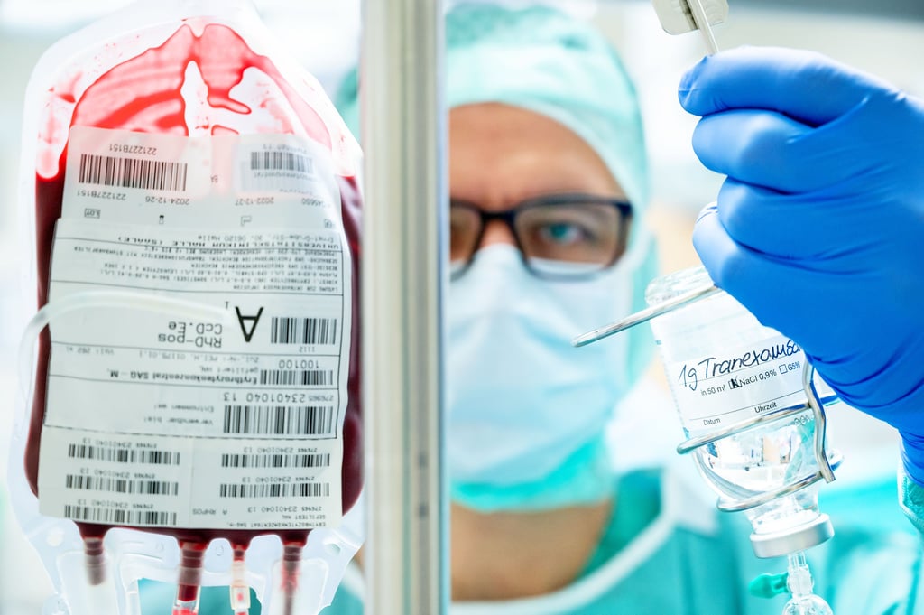 Ulrich Ronellenfitsch untersucht, ob Tranexamsäure hilft, den Blutverlust bei großen Bauchoperationen zu reduzieren.