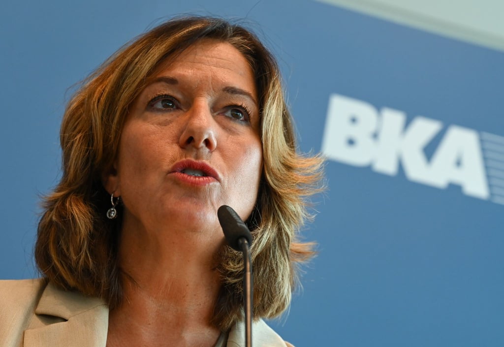BKA-Vizepräsidentin Martina Link stellte im Bundeskriminalamt das „Bundeslagebild Cybercrime 2022“ vor.