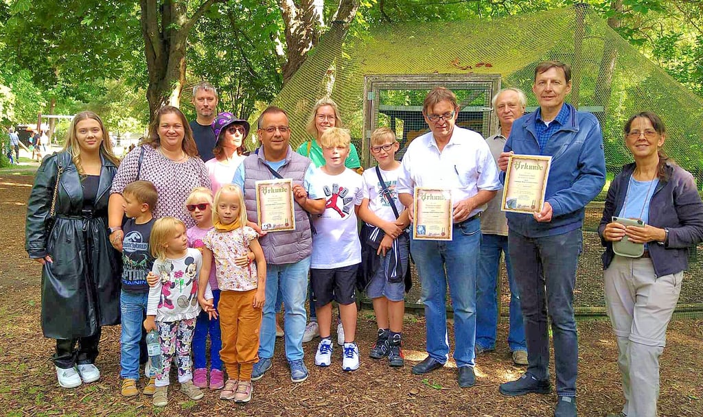 Die Unabhängige Bürgervertretung Staßfurt (UBvS) erneuerte und ergänzte ihre Tierpatenschaften im Staßfurter Tiergarten.