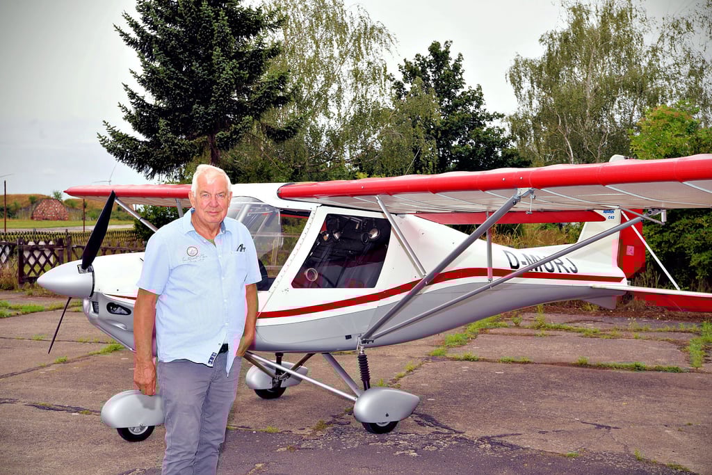 Jürgen Paschmionka vom Flugsportverein rechnet mit etwa 1.000 Besuchern pro Tag bei den Köthener Flugtagen Anfang September.