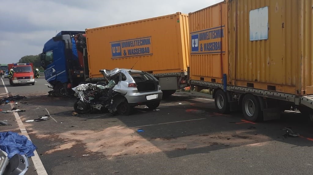 Zu einem schweren Verkehrsunfall kam es bei Oebisfelde im Landkreis Börde.