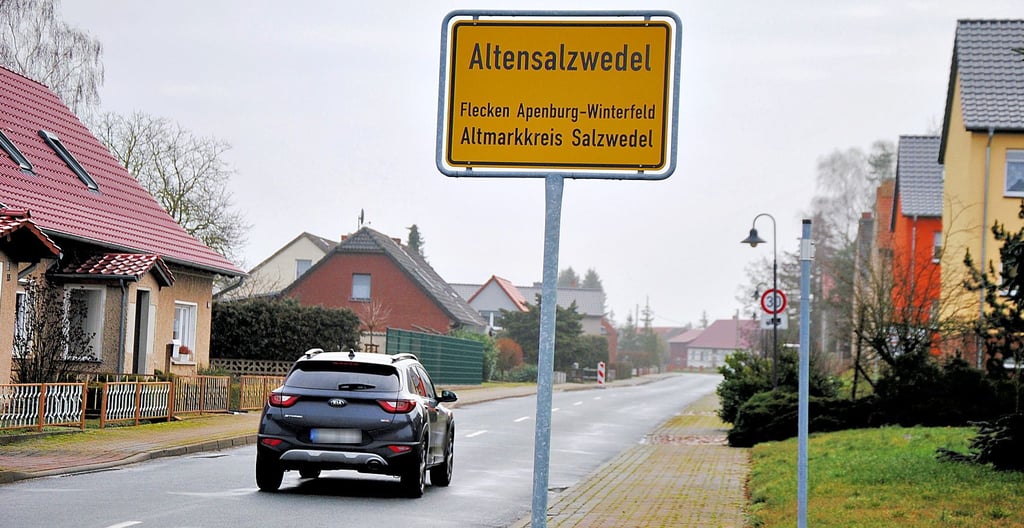 Durch Altensalzwedel fahren Autofahrer nach der Erneuerung der Purnitz-Brücke besonders rasant, kritisieren Anwohner. Jetzt soll eine Tempomesstafel aufgestellt werden.