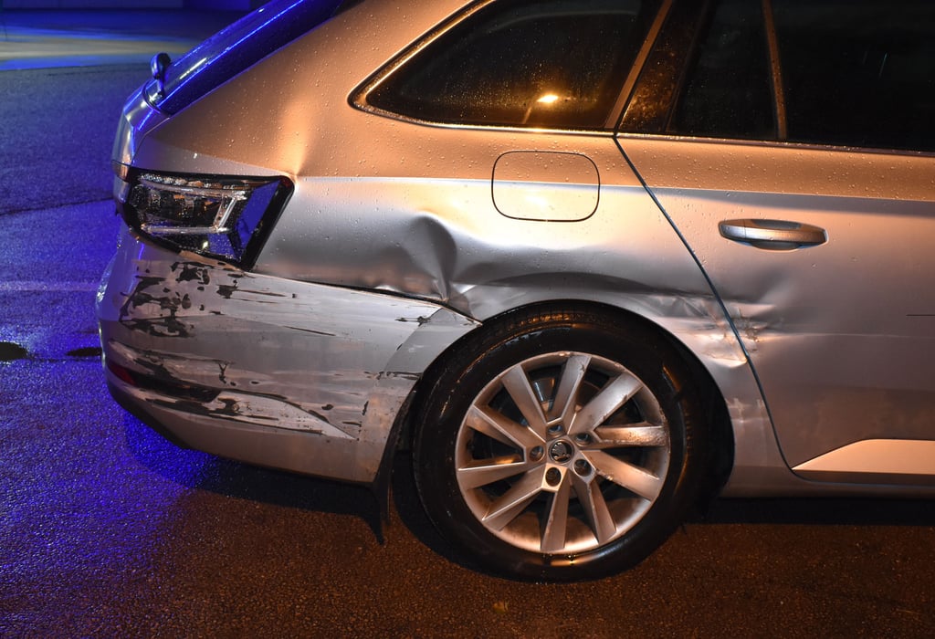Der Fahrer dieses Skodas verlor am Donnerstagmorgen auf der A9 bei Weißenfels aufgrund von Aquaplaning die Kontrolle.