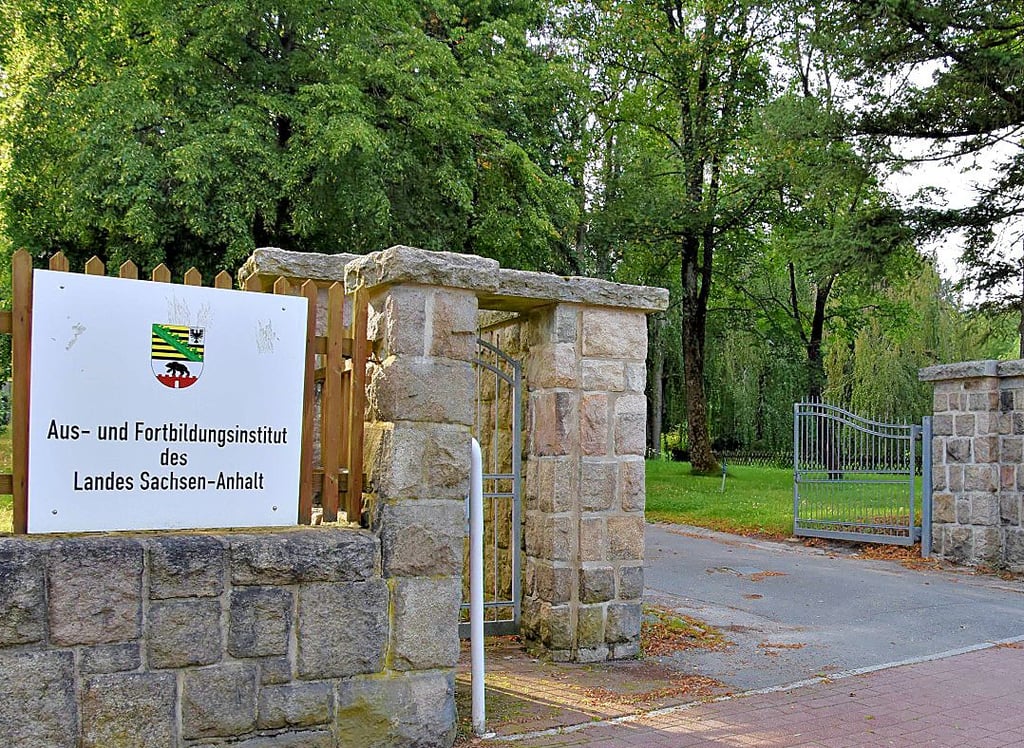Im ehemalige Aus- und Fortbildungsinstitut in Benneckenstein hat die Polizei einen potenziellen islamistischen Gefährder einquartiert und ständig bewacht.