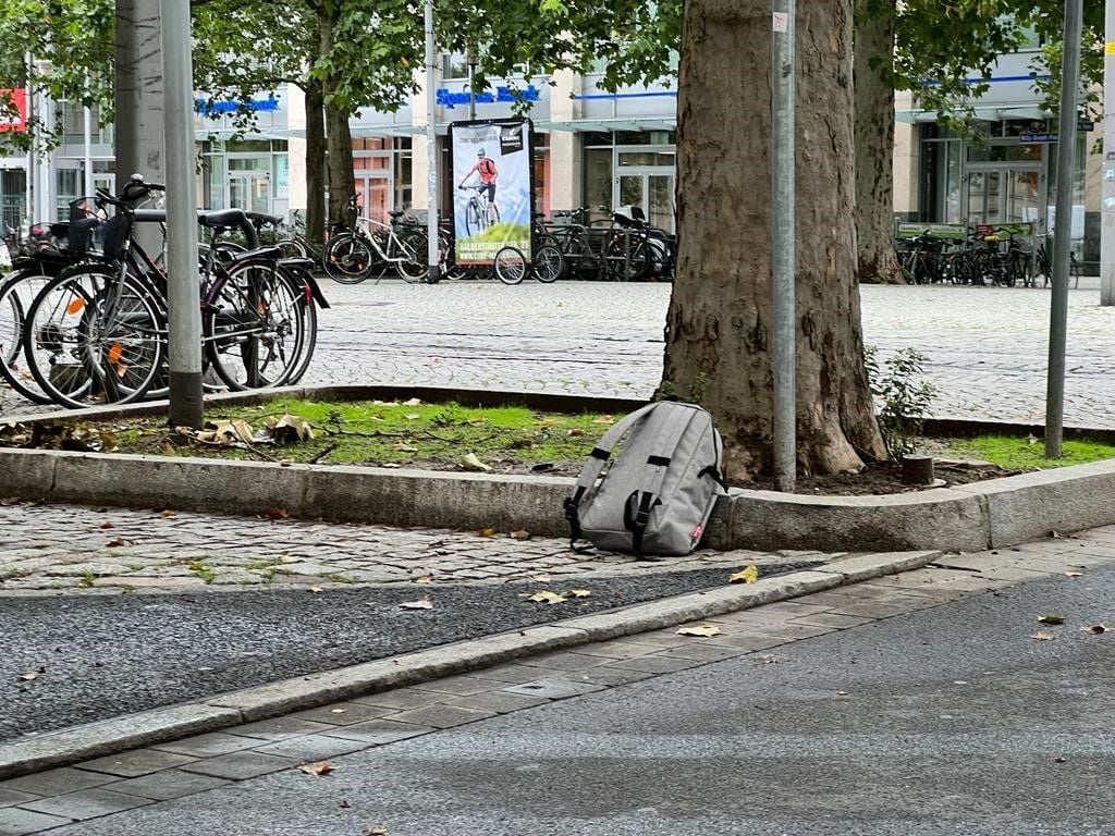Dieser Rucksack war offenbar Grund des großen Polizeieinsatzes am Magdeburger Hauptbahnhof.