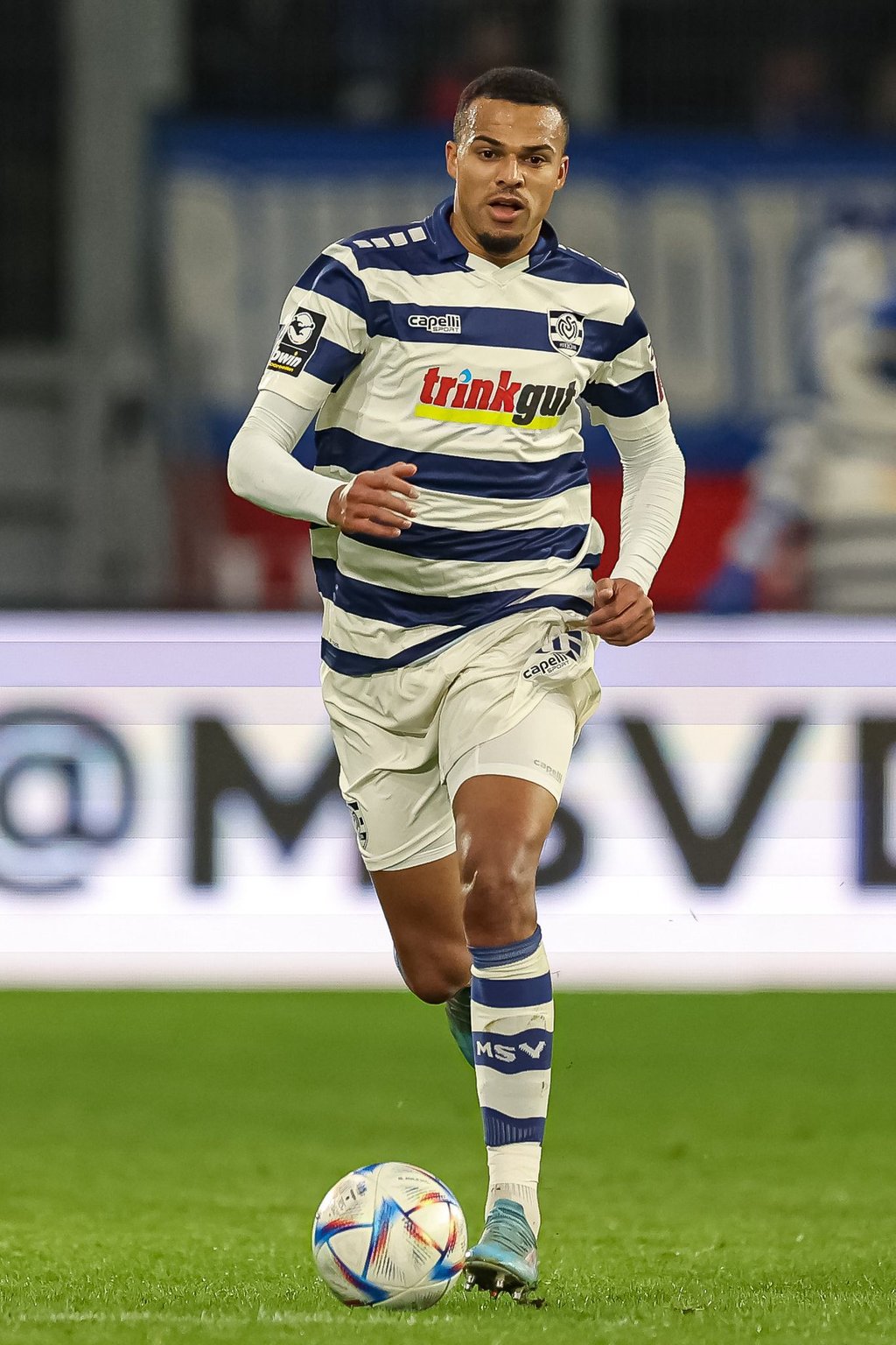 Marvin Ajani vom MSV Duisburg in Aktion.