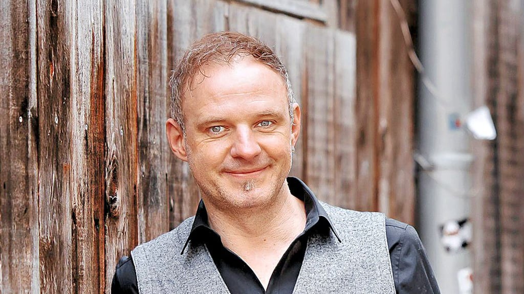 Andre Müller-Jekosch überlebte eine Messerattacke und hat sein Trauma in einem Buch verarbeitet.