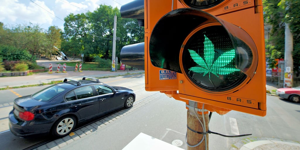 Mit der Legalisierung von Cannabis soll der Konsum entkriminalisiert werden. Doch ein Knackpunkt des geplanten Gesetzes sind THC-Grenzwerte im Straßenverkehr.