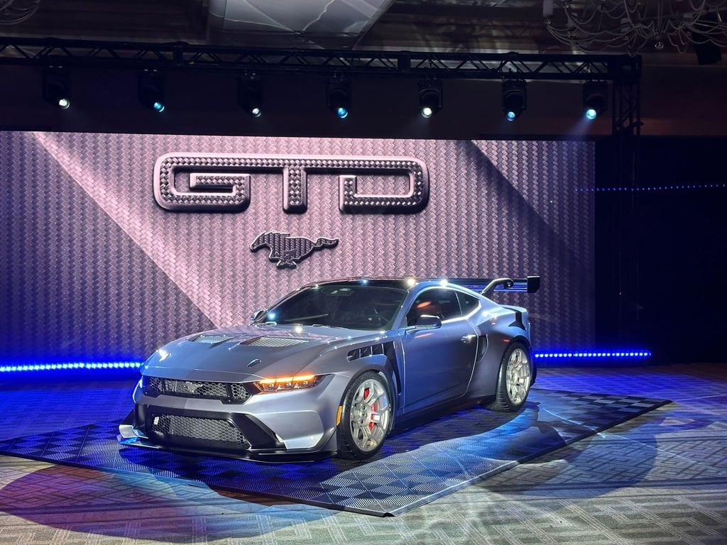 Aerodynamisch optimierte Carbon-Karosserie, Magnesium-Räder, Keramik-Bremsen oder Transaxle-Getriebe: Der Mustang GTD strotzt nur so vor Renntechnik.