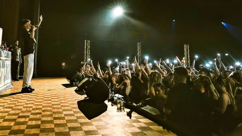 Gute Stimmung im Großen Saal des Volksparks: Der erste Rap im Park zog im Juni letzten Jahres rund 650 Besucher an. Am 2. September wird es wieder stattfinden.