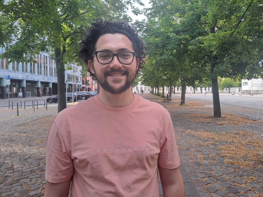 Akram Elborashi studiert Medizin in Magdeburg. Der Vater einer zweijährigen Tochter will nach dem Abschluss bleiben.