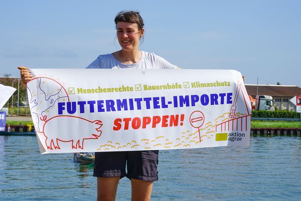 Leonie Steinherr bei der Aktion von Aktion Agrar in Haldensleben.