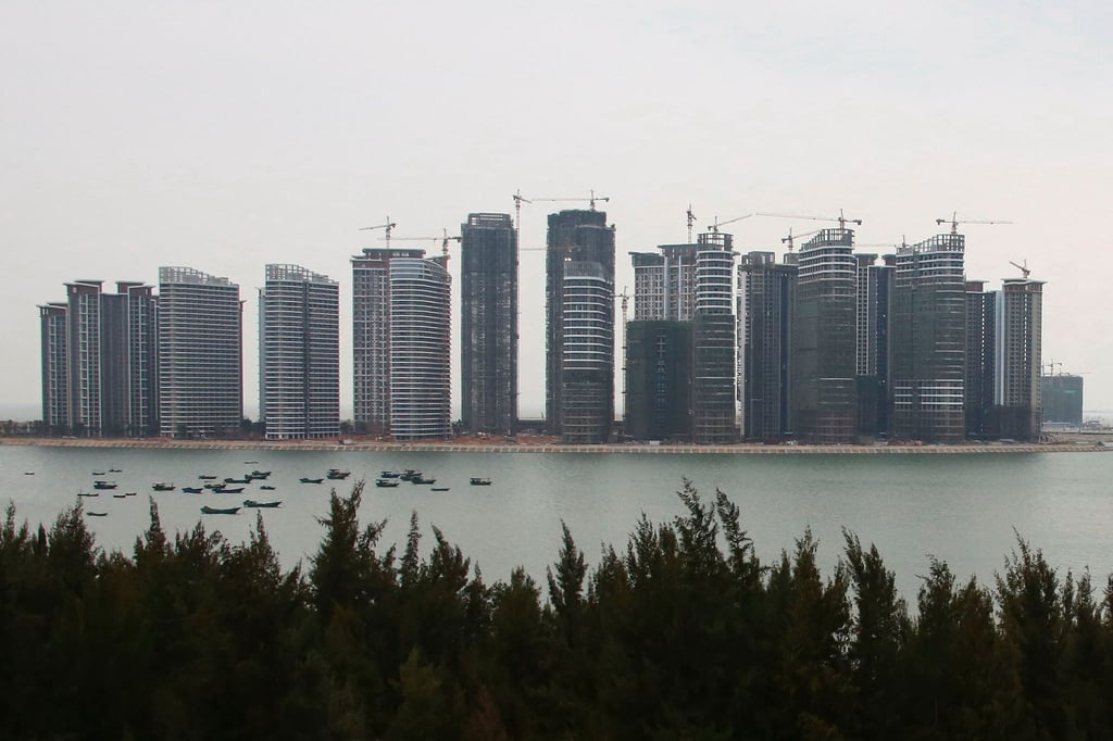 Evergrande-Gebäude auf der künstlichen Insel Haihua im chinesischen Danzhou.