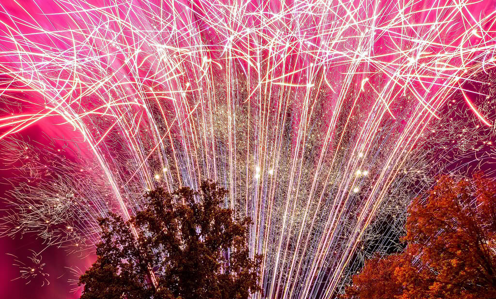Auch in diesem Jahr sind wieder zwei Höhenfeuerwerke beim Brunnenfest geplant. Die Lasershow entfällt jedoch.