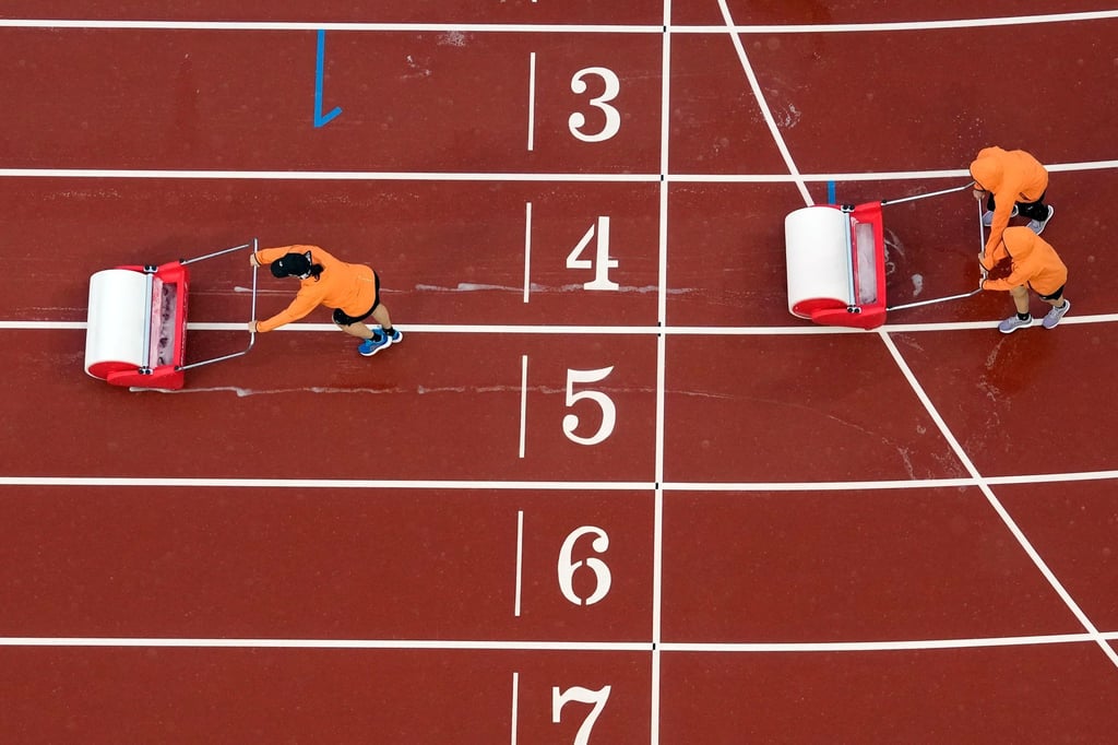 Der Start der ersten Wettbewerbe bei der Leichtathletik-WM in Budapest verzögert sich.
