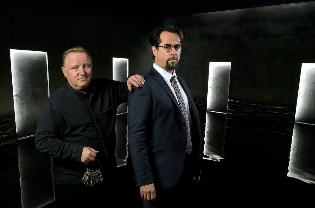 Prof. Karl-Friedrich Boerne (Jan Josef Liefers, r) findet sich im Limbus wieder. Der Herr, der hier das Sagen hat, sieht Kommissar Frank Thiel (Axel Prahl) zum Verwechseln ähnlich.